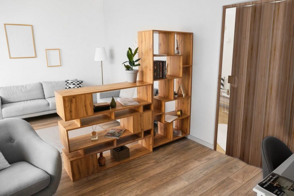 Porta Sanfonada de PVC: como funciona, onde usar e quais as vantagens para o seu ambiente 3 porta sanfonada dividindo ambientes