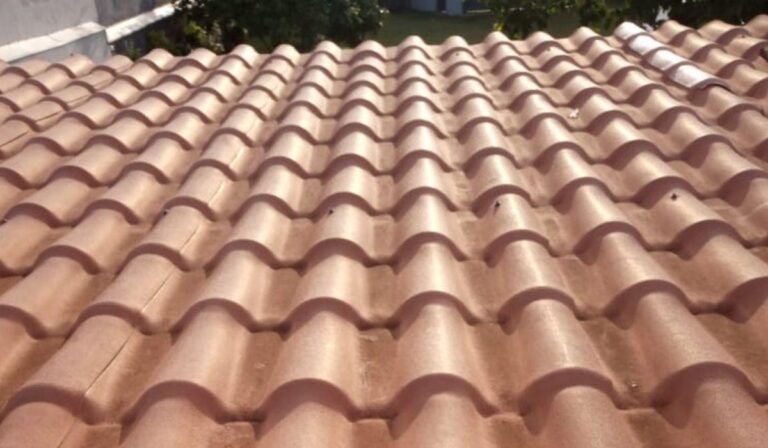 Telhado colonial com telhas de PVC