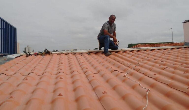 Manutenção de telhas de PVC
