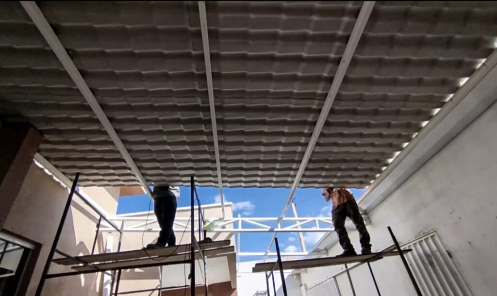 Telha de PVC ou Fibrocimento? Entenda qual oferece mais segurança e durabilidade 1 image 7